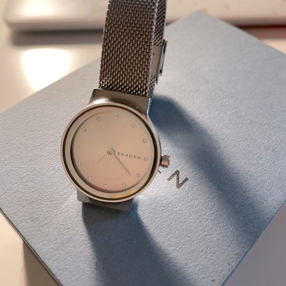 Women's Freja Stainless Steel Mesh Bracelet Watch 26mm